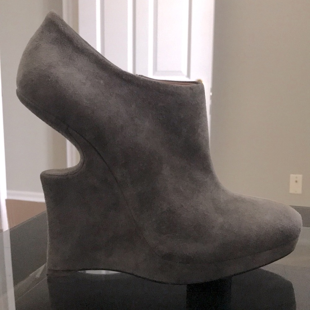 ALAÏA ankle boots